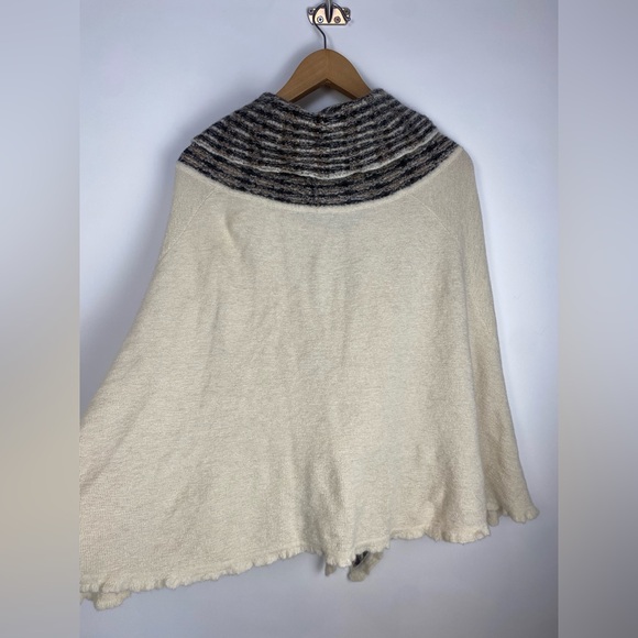 Sol Alpaca Gloria Cape Baby Alpaca Wool Shawl - Picture 4 of 9